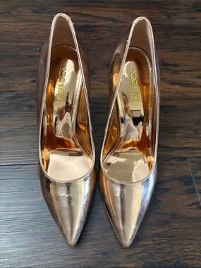 Nine West Metallic Rose Gold Pointed Toe Pumps